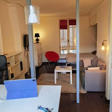 Studio Parisien Eiffel 7e Paryż