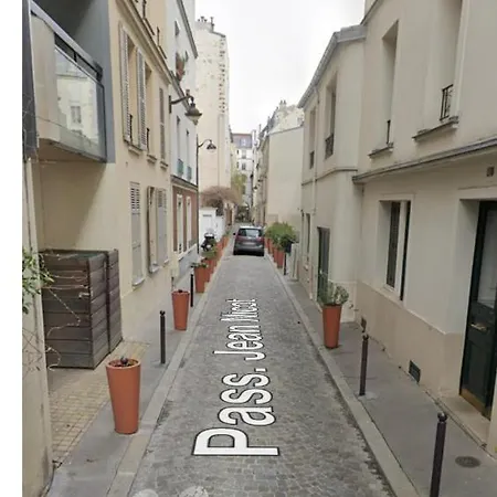 Studio Parisien Eiffel 7e