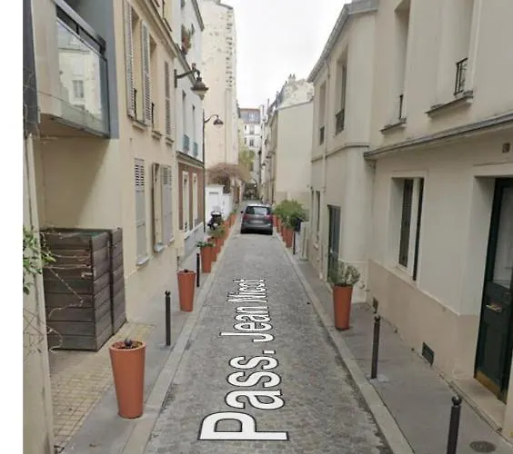 Studio Parisien Eiffel 7e